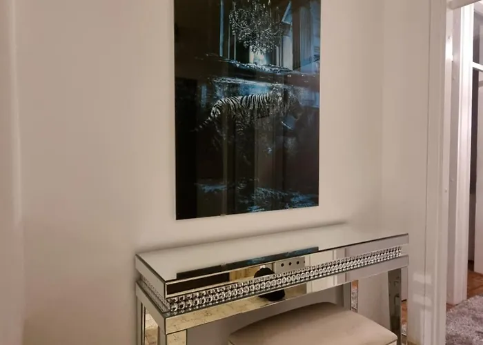 Blue Rose Apartment *